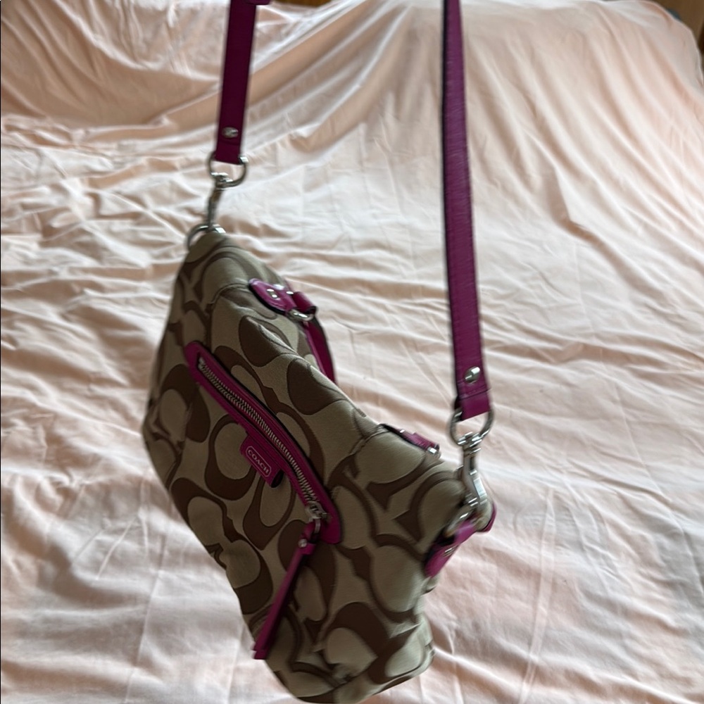 Coach Pink and Tan Shoulder Bag with Stylish Design - Picture 3 of 7